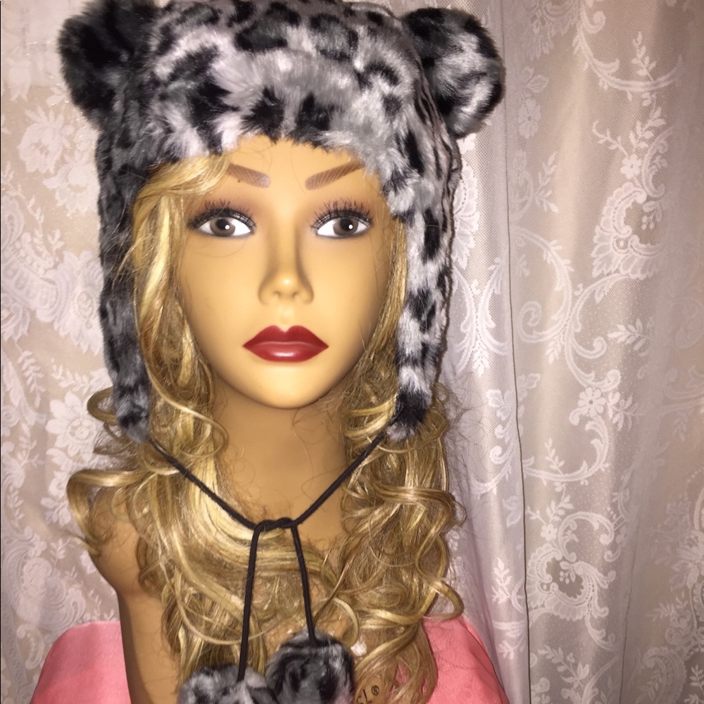 So cute leopard 🐆 Trapper hat - Picture 1 of 8
